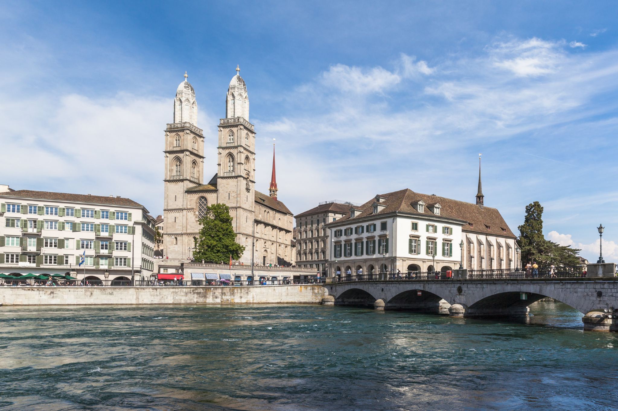 1-day tour of Lake Zurich + Zurich Old Town + Grossmunster in Switzerland (with guide)
