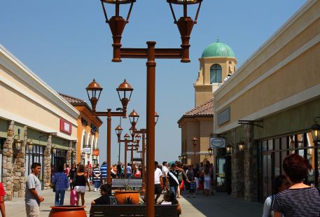 Outlets at Tejon