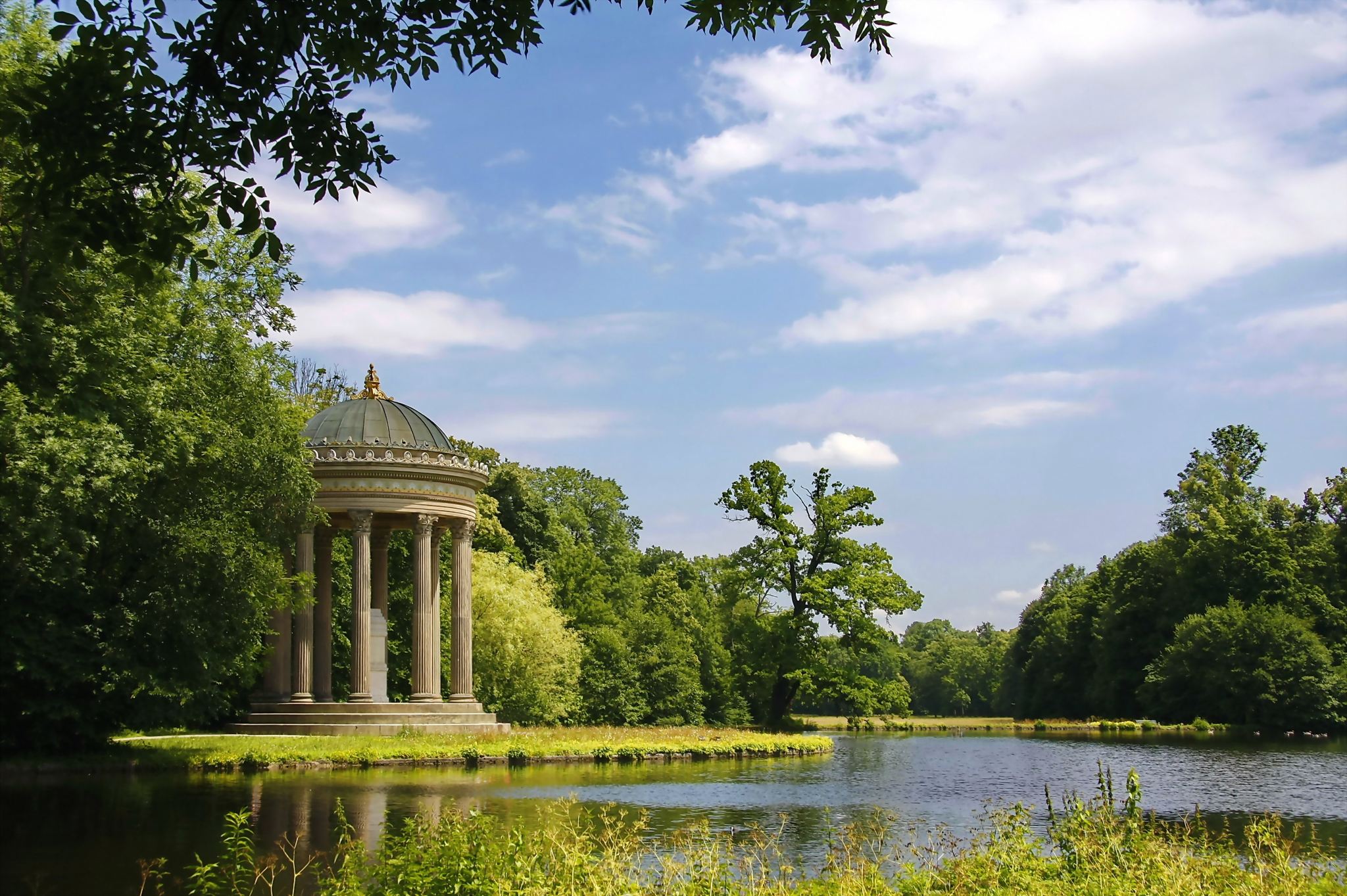 德國慕尼黑新天鵝堡/寧芬堡皇宮+阿爾卑斯湖+林德霍夫宮-包車