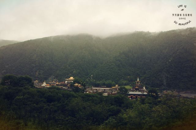 貢巴寺