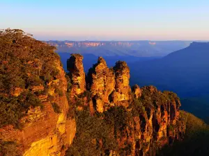 Three Sisters walk