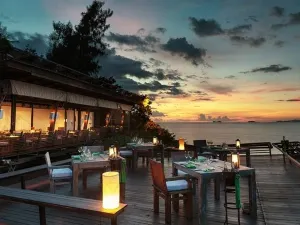 Dining on the Rocks