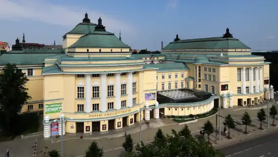 All kinds of translators, Guide , chartered private charter, photographers, business escorts, medical accompaniment, travel guides, customization