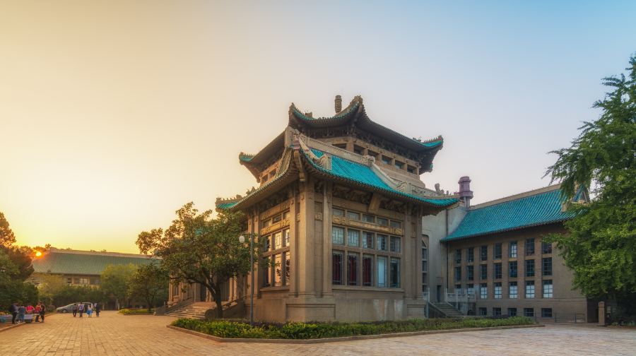 【2-6人小團】東湖之眼摩天輪+東湖綠道+武漢大學夜遊