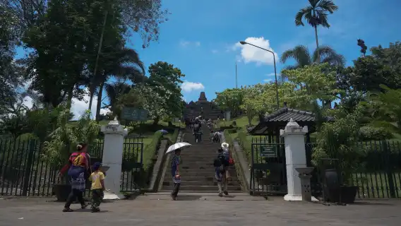 Yogyakarta + Borobudur + Yogyakarta Sultan Palace + Water Palace + Prambanan Temple one-day tour