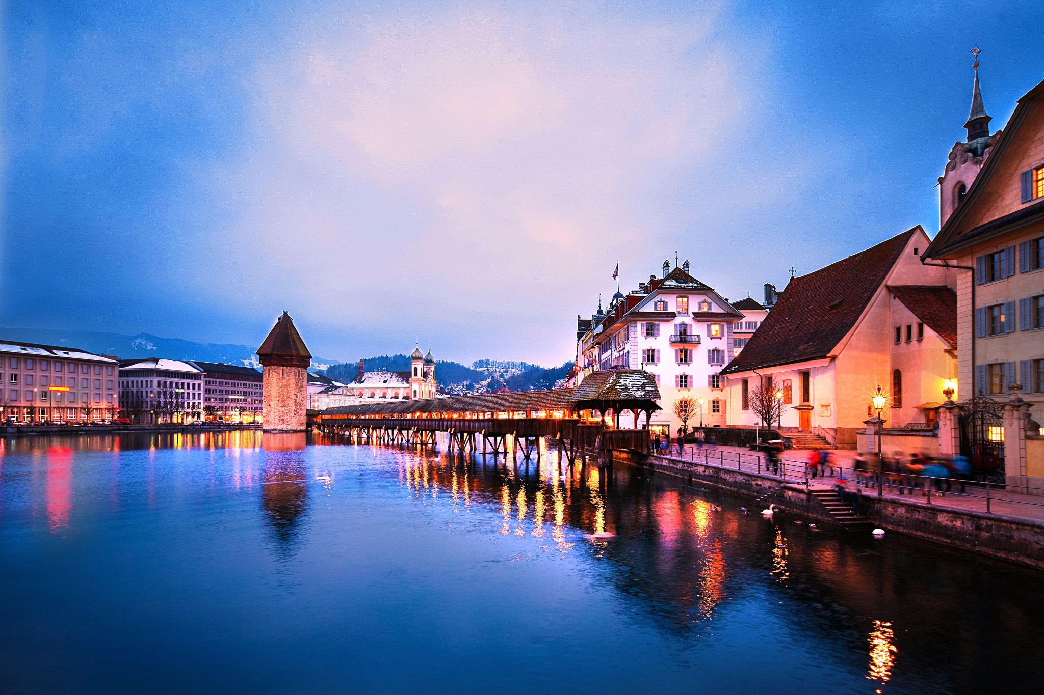 環城觀光小火車+琉森老城區+盧塞恩湖+鐵力士山【行程可調】