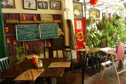 Living Room Cafe Bar & Gallery