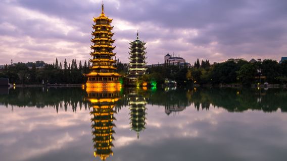 桂林水韻Trip.com號或水韻國潮號或同級夜遊四湖豪華遊船