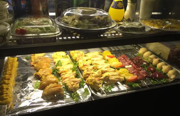 Haft Kahn Restaurant Complex