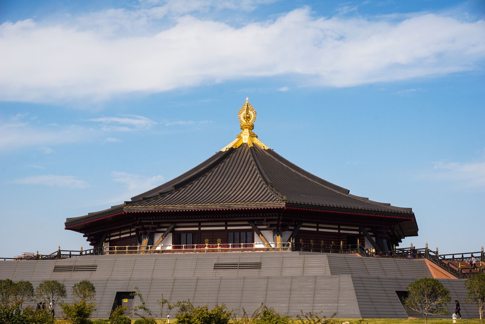 One-day tour of Luoyang, Henan: Yingtianmen Ruins of the Sui and Tang Dynasty Luoyang City, Tiantang Mingtang Scenic Area, Longmen Grottoes
