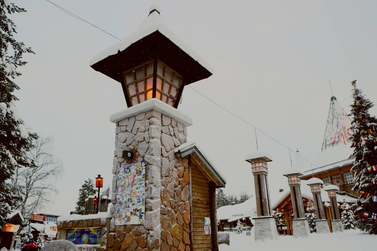 ロヴァニエミの天気に合わせた服装を選ぶ