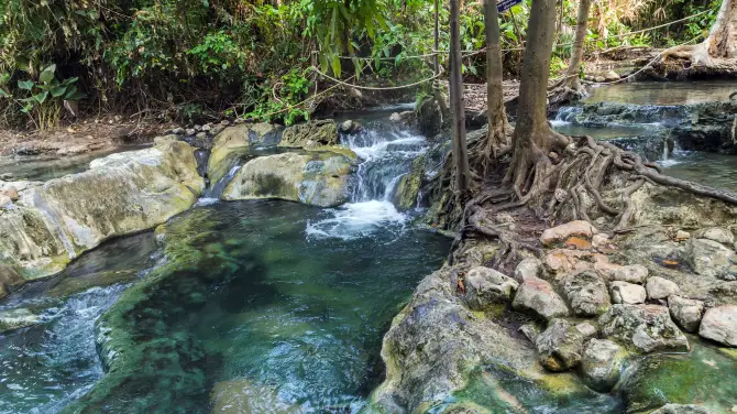 น้ำตกร้อน