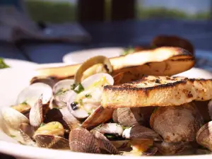 Jantzen Beach Bar & Grill