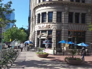 Maxwell's East Coast Eatery