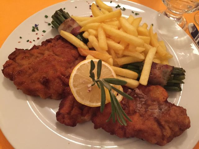 Stadtkeller Swiss Folklore Restaurant
