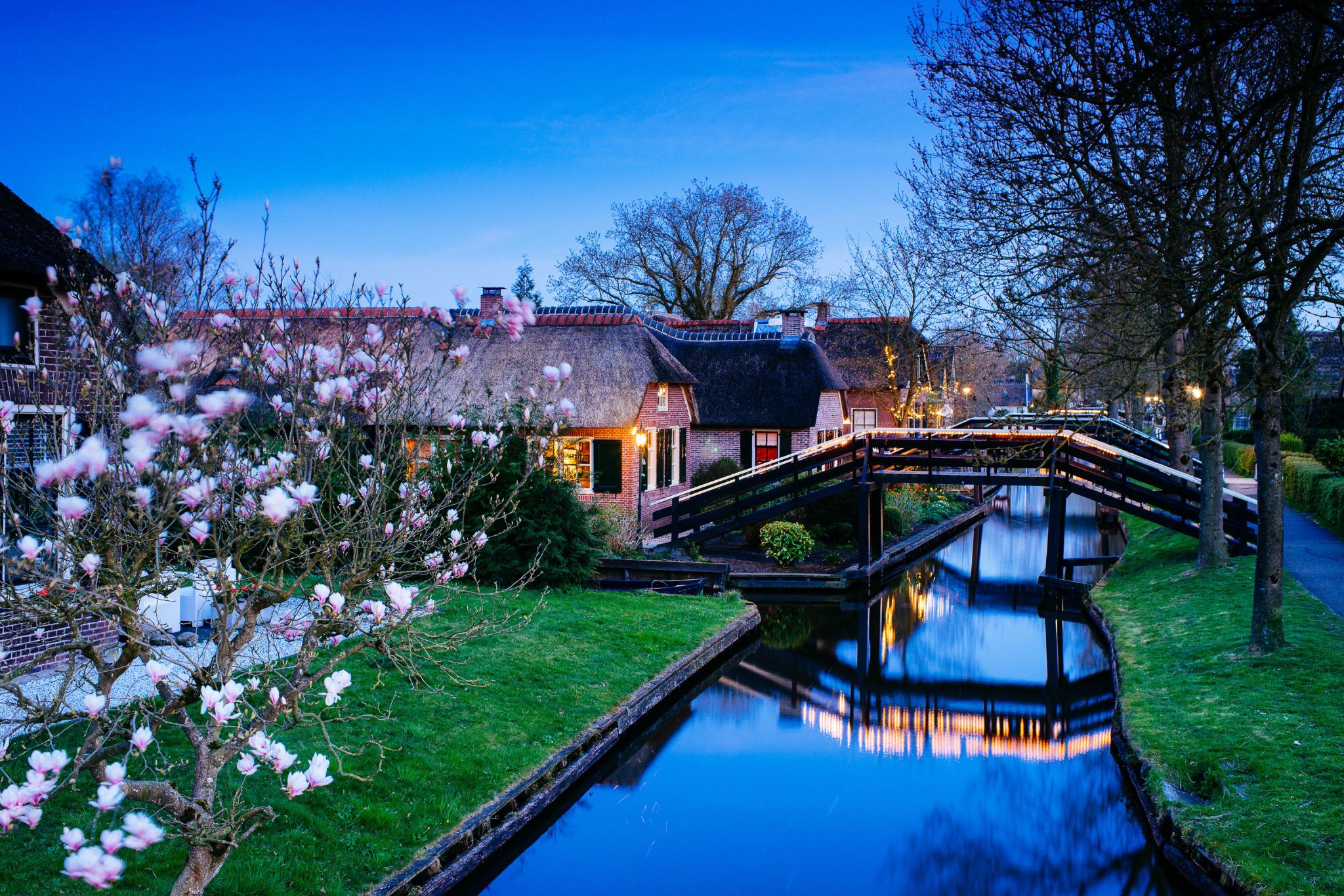 Giethoorn & Zaanse Schans Day Tour with Hotel Pick Up in Amsterdam [Daily Departure]