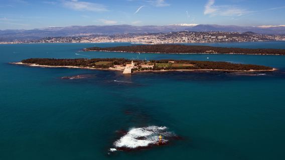 パレ・デ・フェスティバル・エ・デ・コングレ＋サント・マルグリット島＋バブル宮殿＋ノートルダム・エスペランス教会＋ル・ヴィユー・ポール・ド・カンヌ