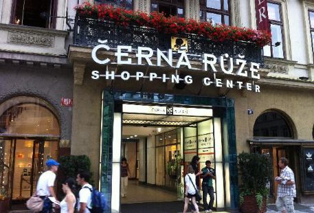 Cerna Ruze Shopping Center