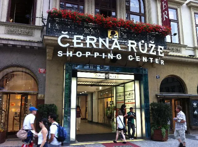 Cerna Ruze購物中心