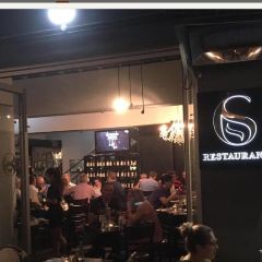 Grill Steak Seafood on Hardware Lane 여행 사진