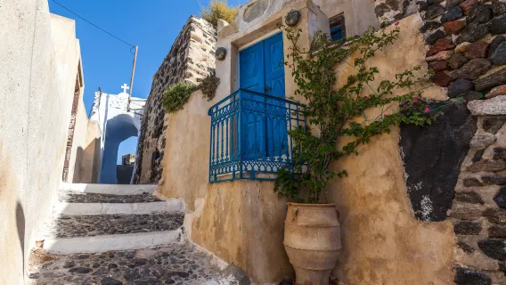 Santorini Pyrgos + Firostefani + Oia one-day tour
