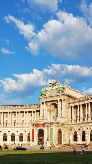 ウィーン・ナッシュマルクト+オーストリア国立図書館+ウィーン国立歌劇場+フンデルトヴァッサーハウス ワンデーツアー