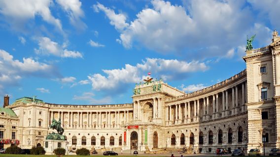 Naschmarkt, Austrian National Library, Vienna State Opera, and Hundertwasserhaus 1-day tour