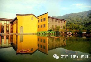 杭州佛学院，未预约不可进，周末有学佛班学习理论与禅修课程。进
