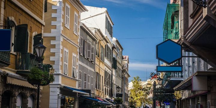 Main St