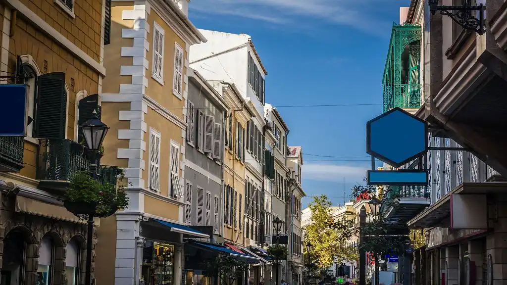Hotels near Main St