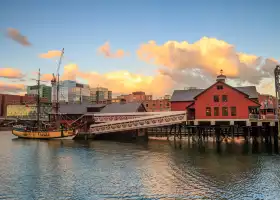 ボストン茶会事件の船と博物館