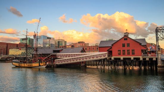 波士頓茶黨船艦及博物館