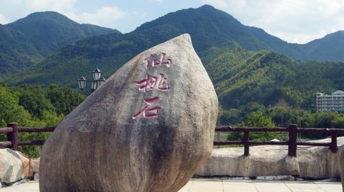 Taoxian River Scenic Spot Peach Blossom Island