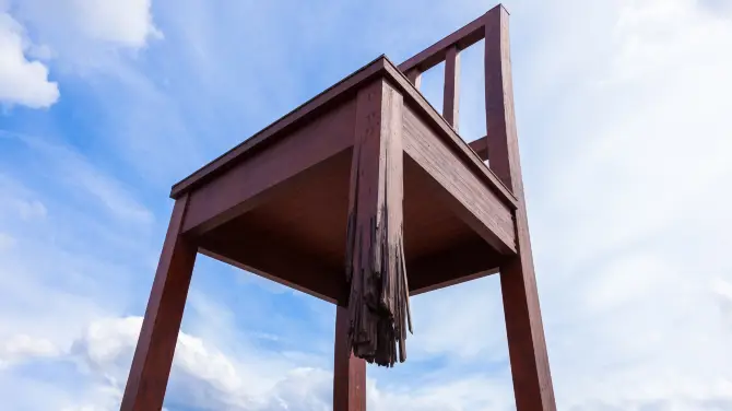 1_Broken Chair
