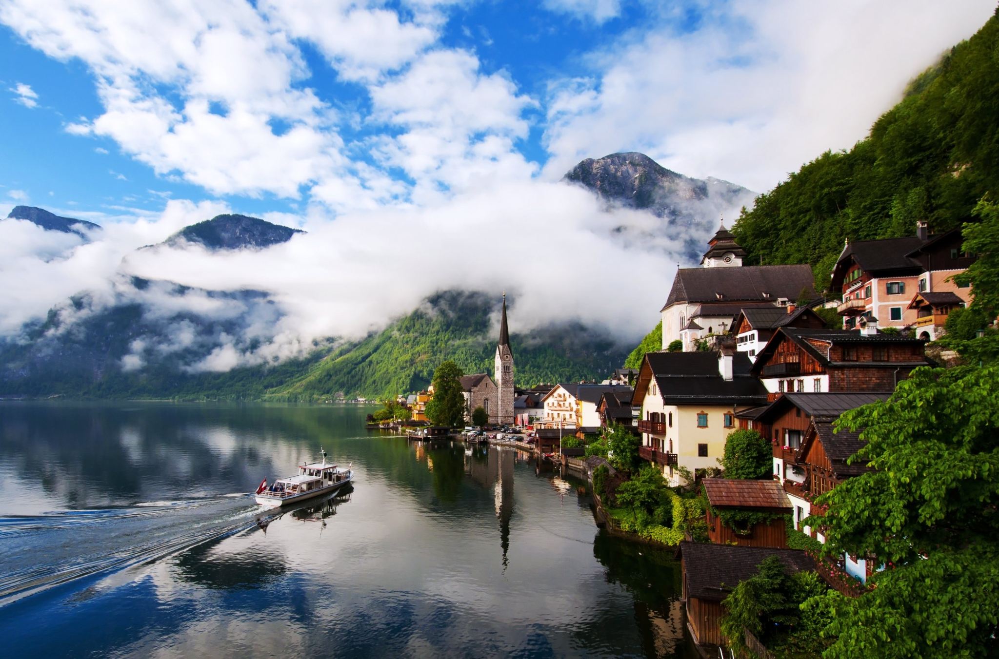1-day tour of Hallstatt, Austria|Includes cruise or bone church visit|Round-trip Vienna