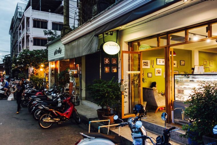 28. Sweet at Moon Café