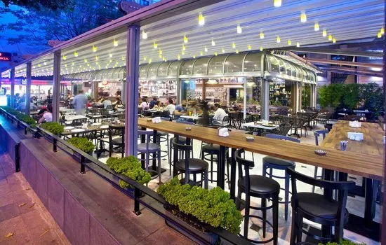Loti Cafe & Roof Lounge
