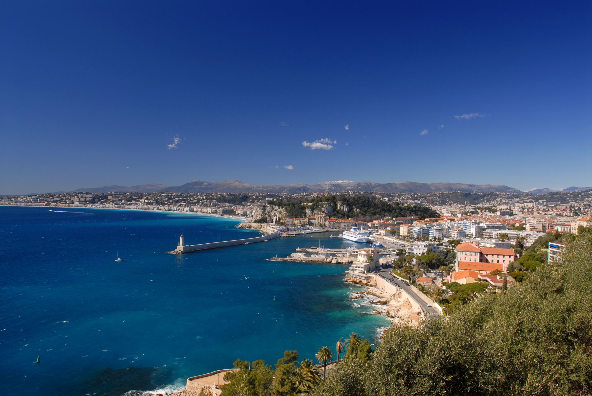 Однодневный тур по Бэ Дез Анж, Кафедральному собору Святой Репараты и площади Массена [индивидуальный трансфер/аренда автомобиля с водителем]