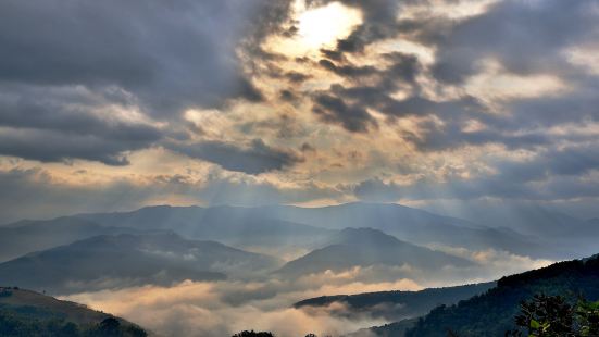 今天去看重頭戲雲海，西盟跟滄源的都是佤山雲南，每年的11月-