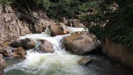 Ba Ho Waterfalls Cliff Jumping