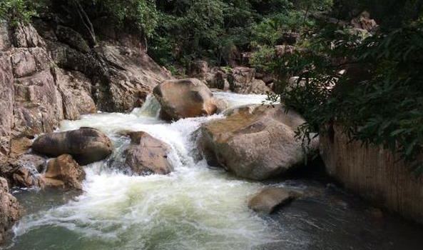 Ba Ho Waterfalls Cliff Jumping