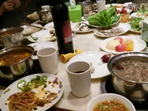 荣味斋涮烤自助广场(六盘山路店)