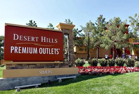 Desert Hills Premium Outlets