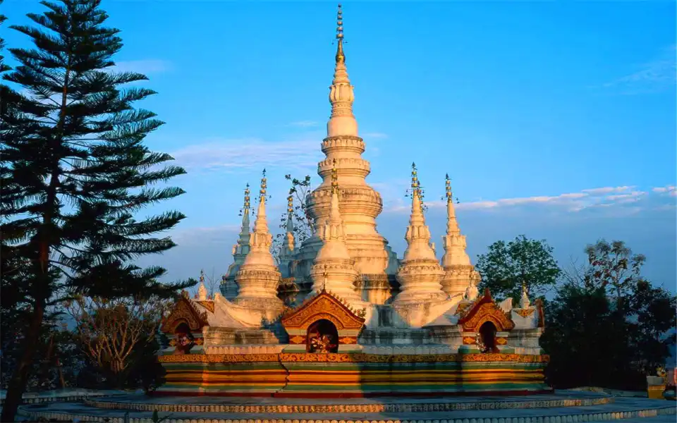 1_Manfeilong Pagoda