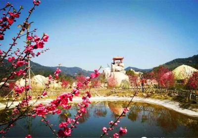 Taoxian River Scenic Spot Peach Blossom Island