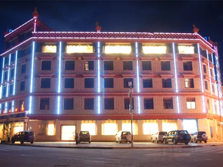 Zhongmei Hotel Отели рядом с достопримечательностью «Banghe and Sela»