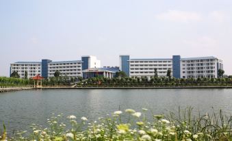 Qixi International Hotel - Housity
