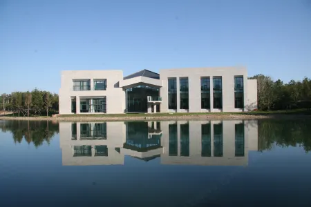 South Lake Hotel Отели рядом с достопримечательностью «Jilin University(Nanhu Campus)»