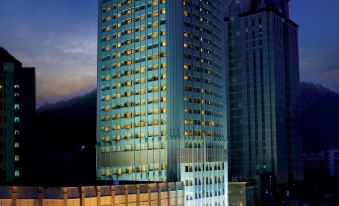 Howard Johnson Tianyi Hotel Guizhou (Guiyang North Railway Station Qianlingshan Park)