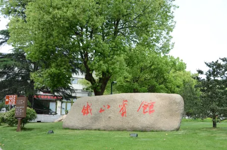 Tieshan Hotel Отели рядом с достопримечательностью «Anhui Normal University Qijiang College (Wenjin Campus)»